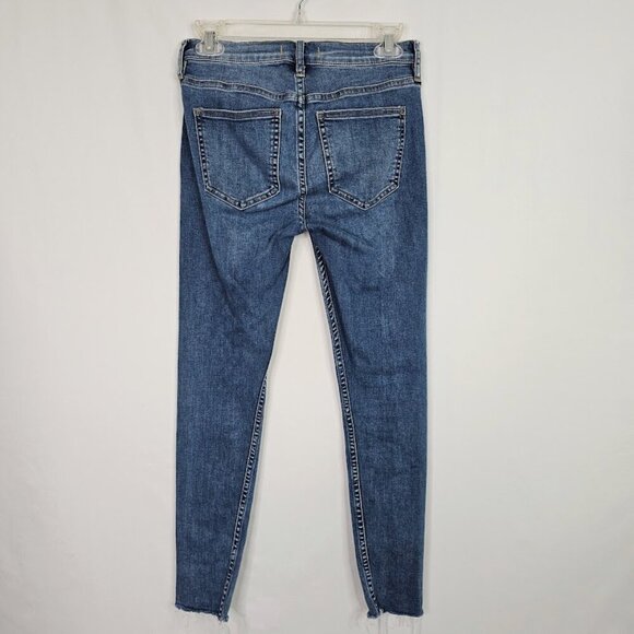 FREE PEOPLE Ankle Skinny Jeans MEDIUM Wash BLUE size 26 Mid Rise Raw Hem Denim - Picture 6 of 7